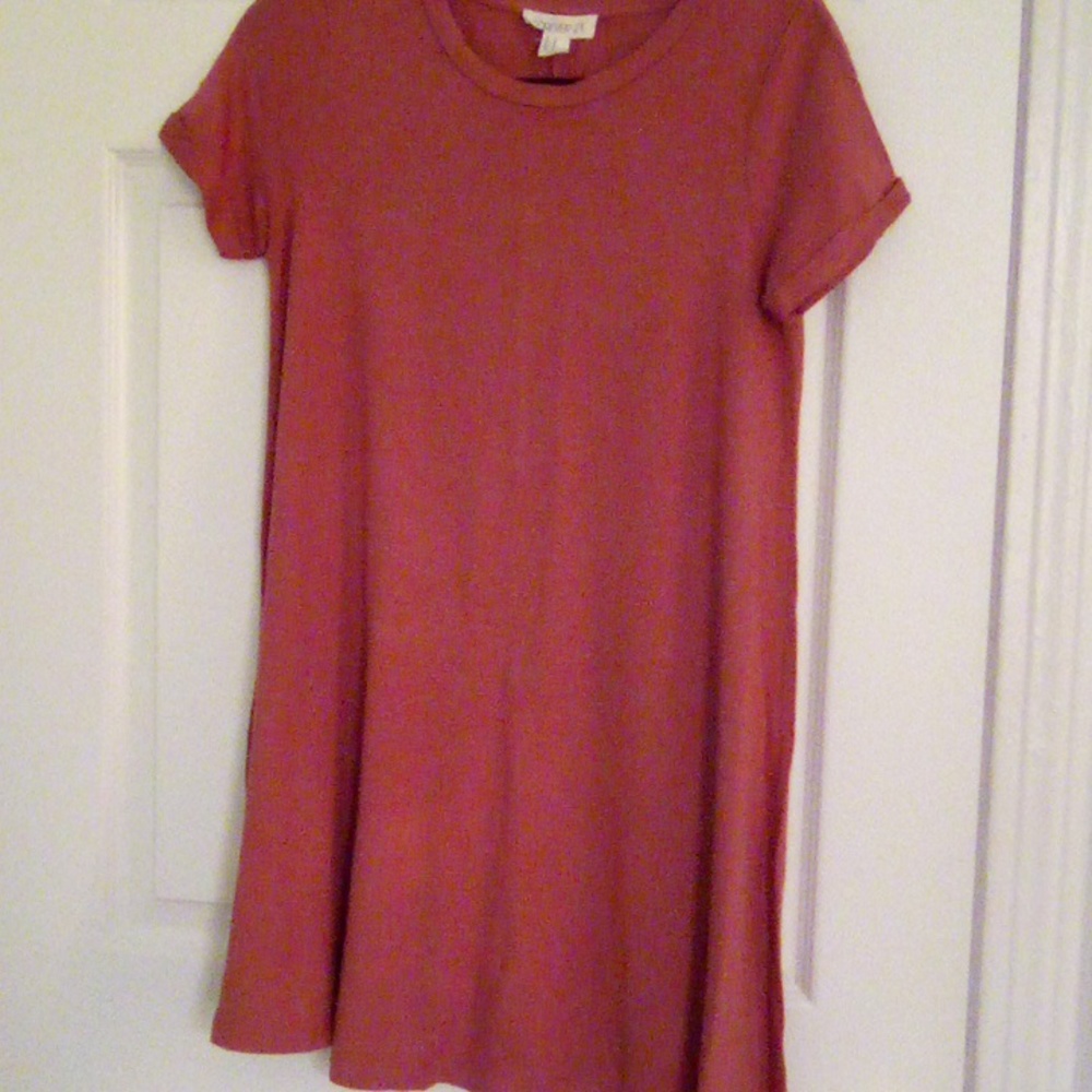 FOREVER 21 short sleeves cotton top 32"